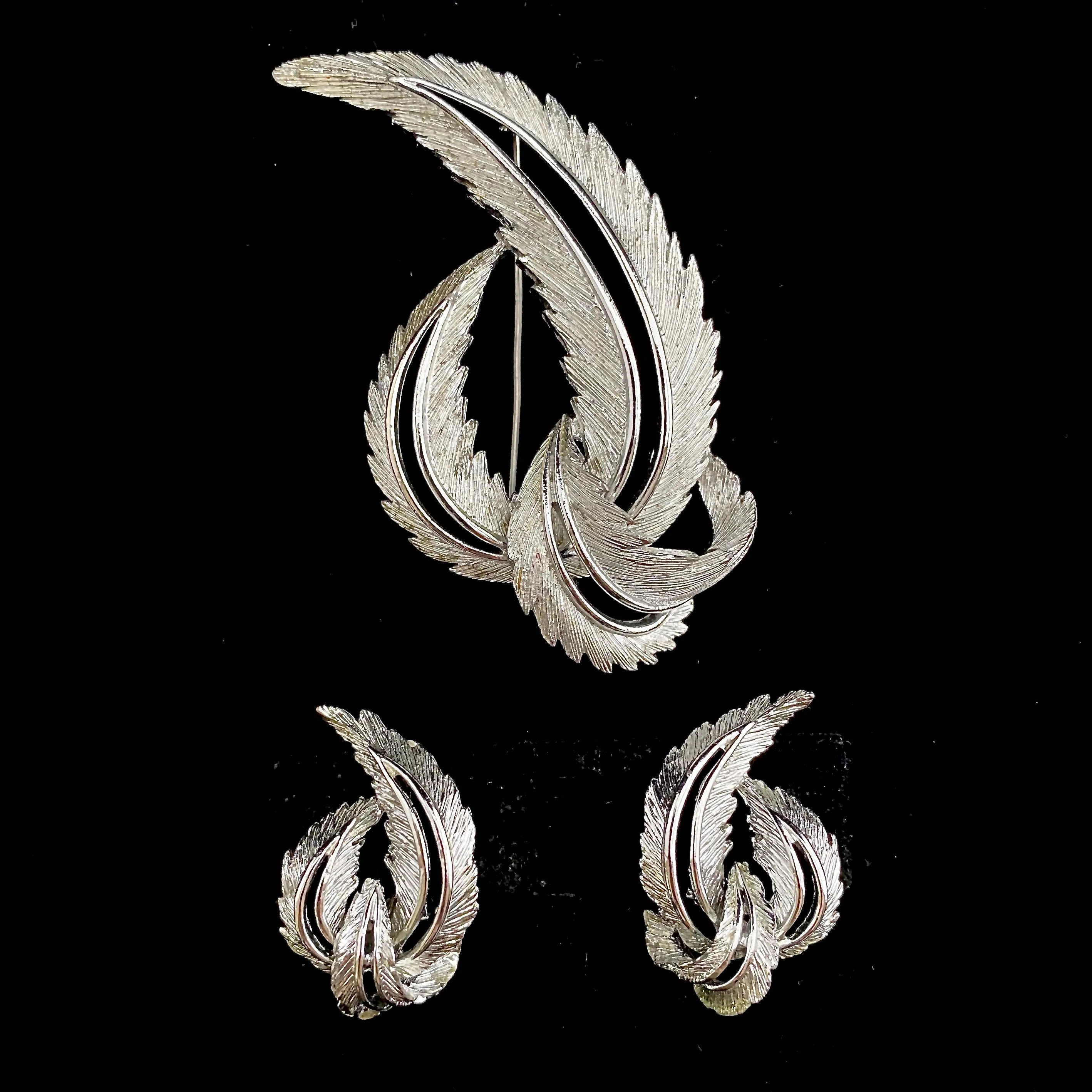 1964 Sarah Coventry Feather Fashion Brooch & Earrings Set