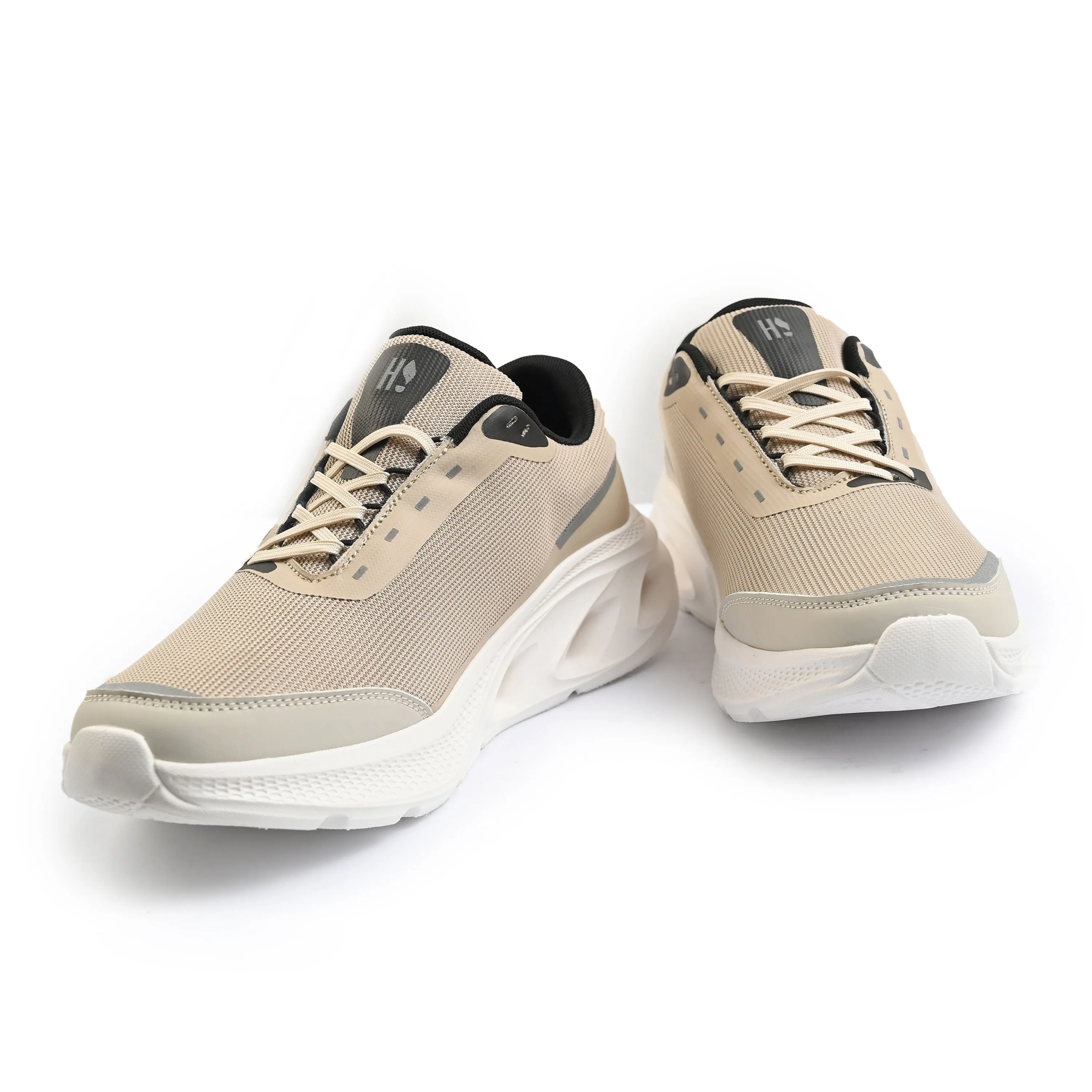 AIR COOLED LIGHTWEIGHT SOLE TRAINER