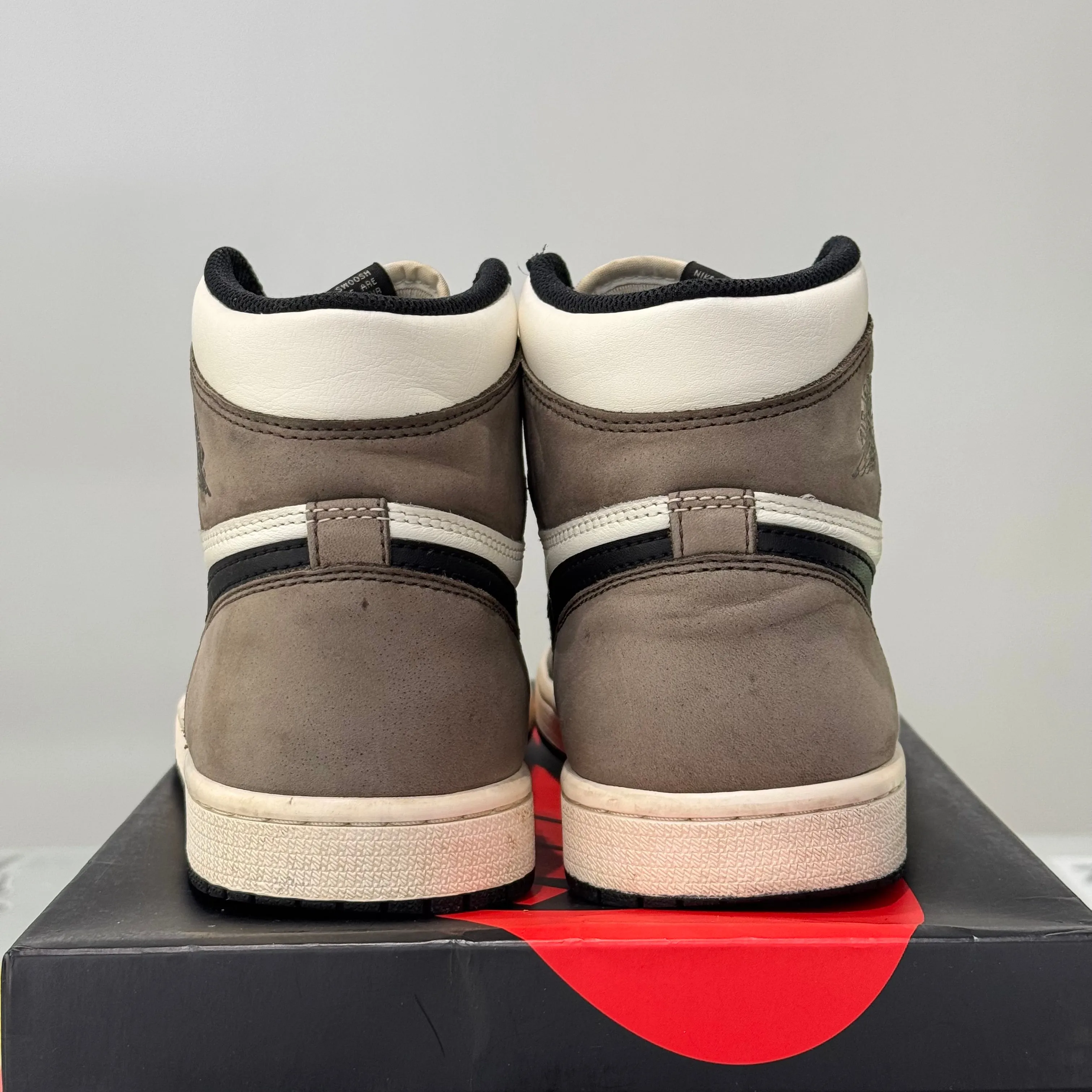 Air Jordan 1 Retro High Dark Mocha (41) - Usado