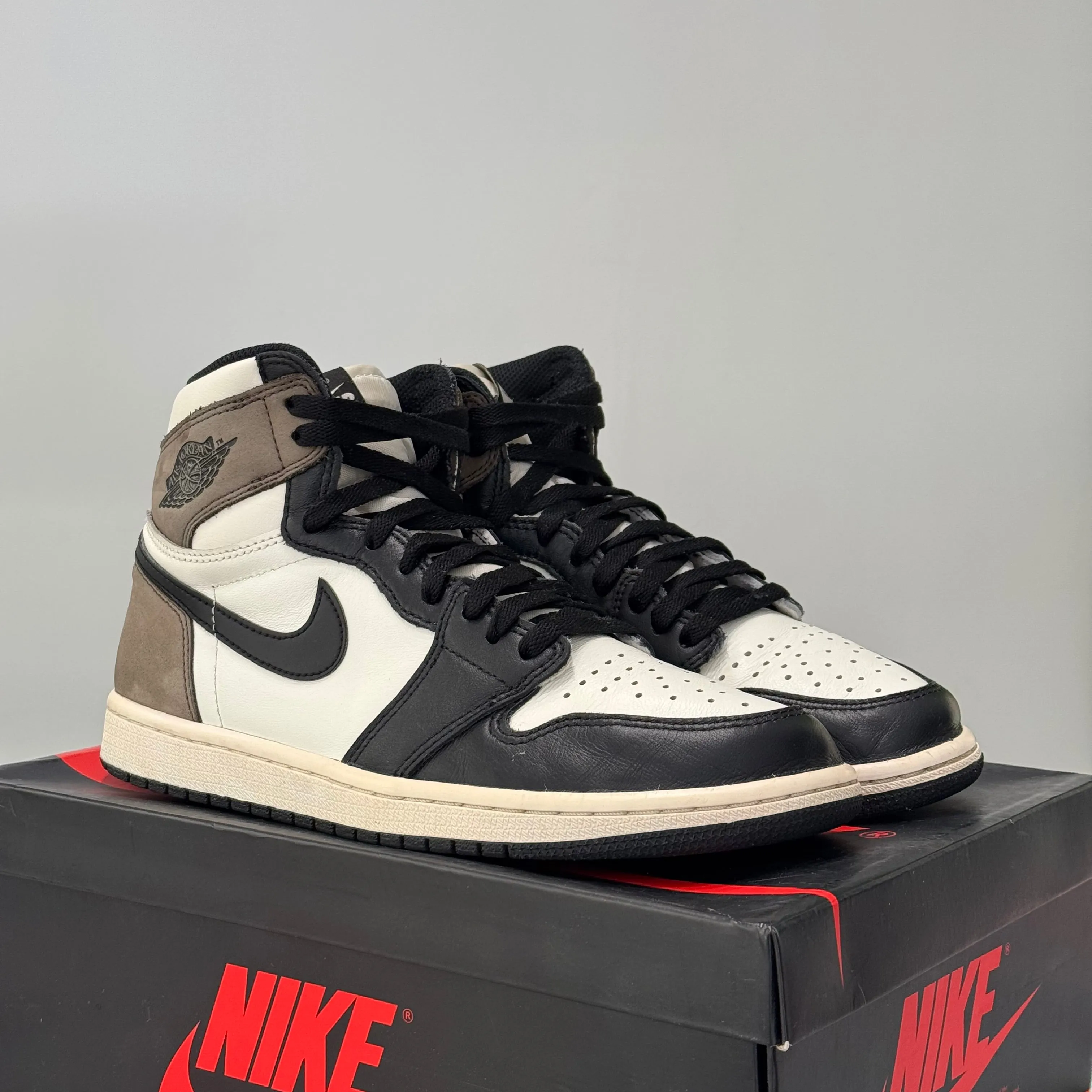 Air Jordan 1 Retro High Dark Mocha (41) - Usado