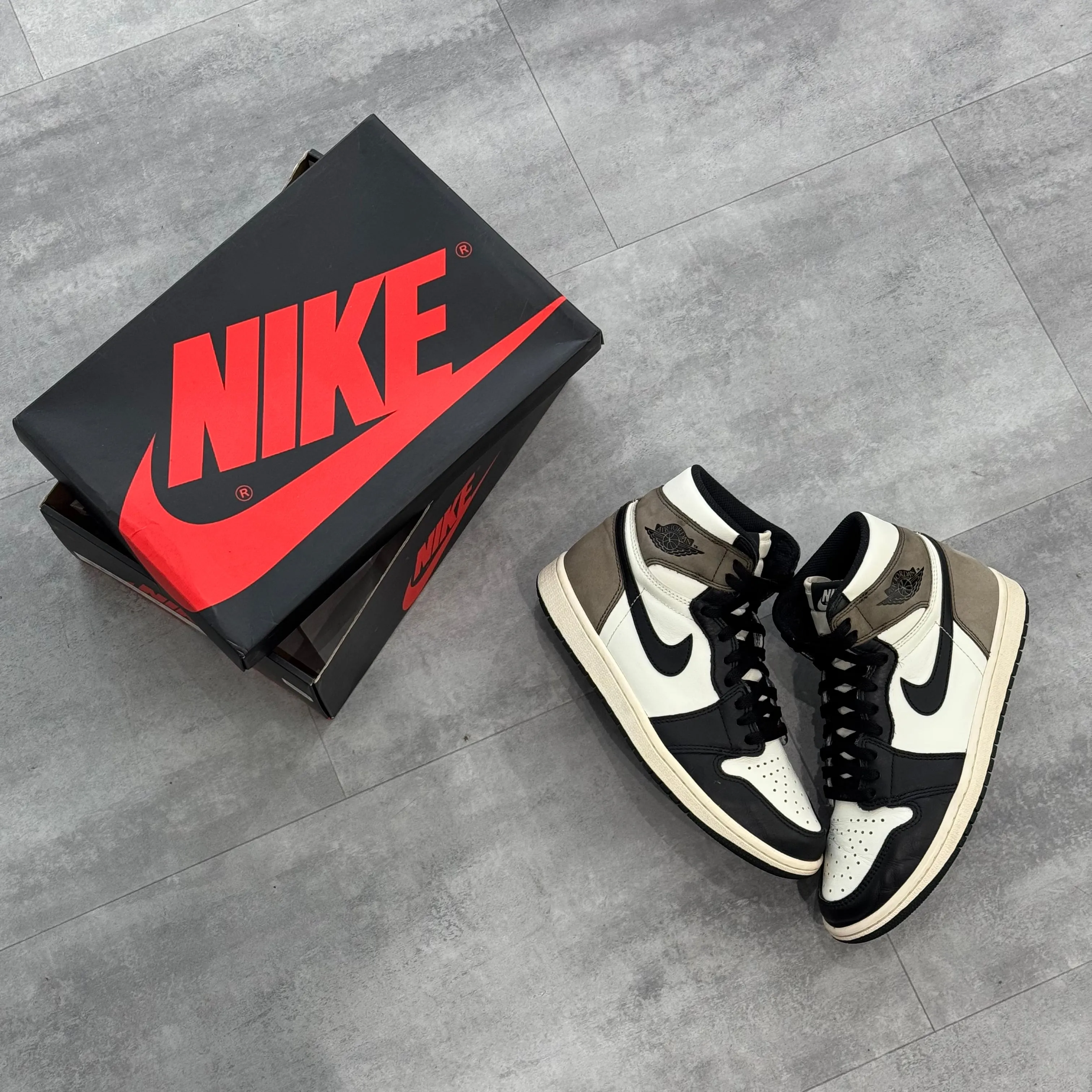 Air Jordan 1 Retro High Dark Mocha (41) - Usado