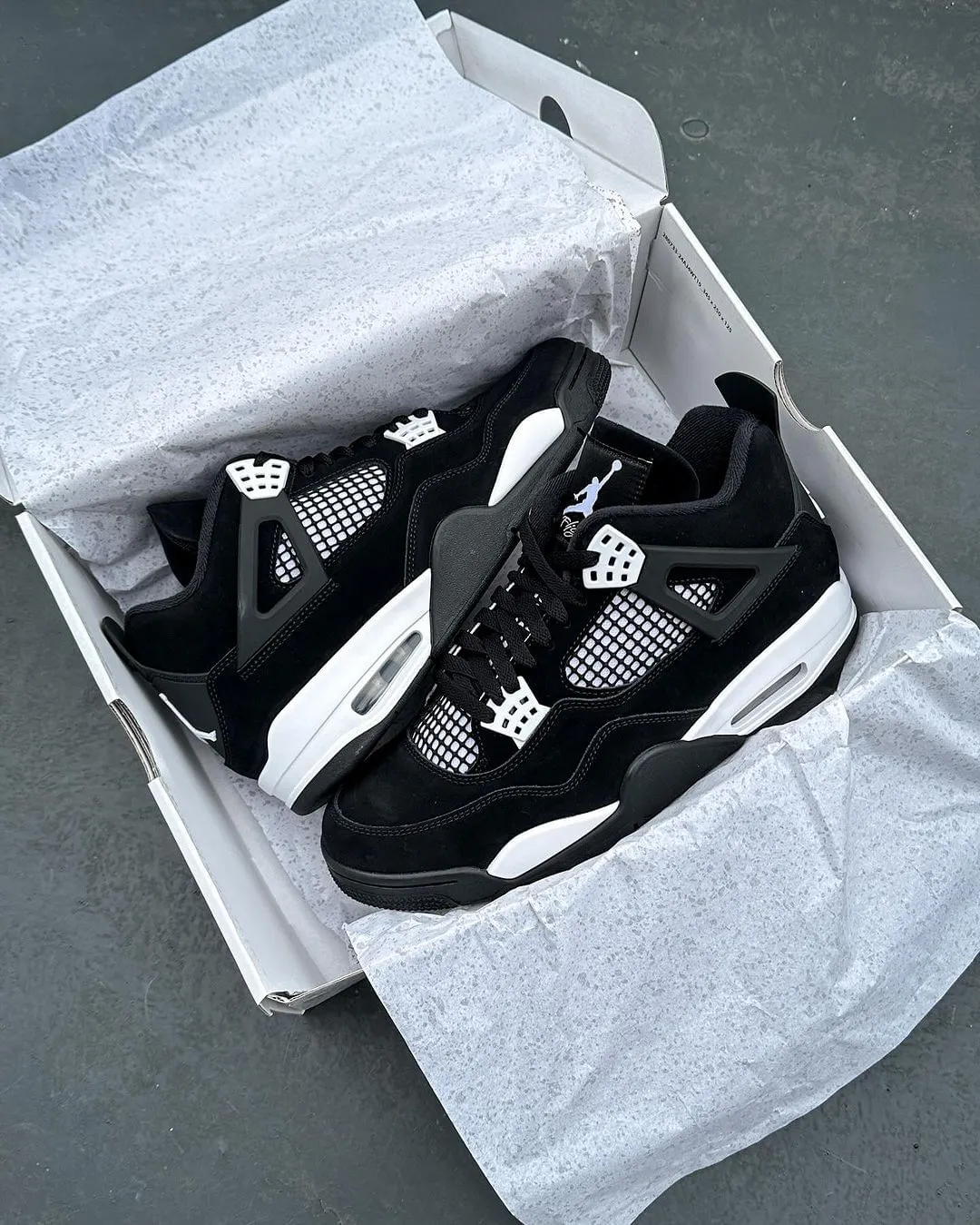 Air Jordan 4 Retro White Thunder
