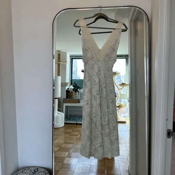 Aritzia- SZ XXS Le Fou Collaboration Adelphie Dress 100% Silk Garden Midi Dress