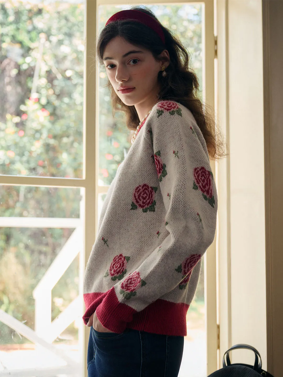Emersyn Contrast Color Crew Neck Rose Sweater