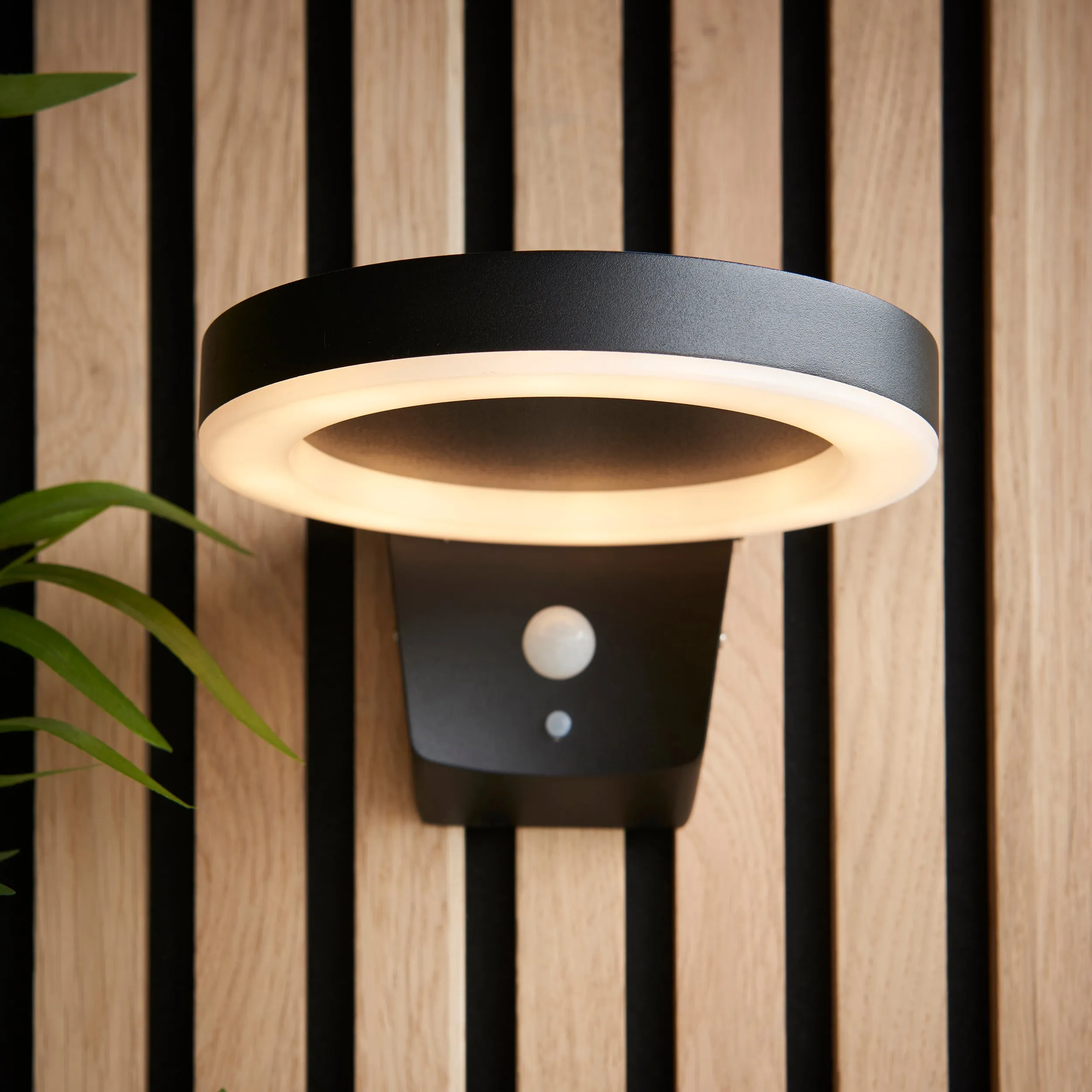 Endon 96933 Ebro 1lt Wall Textured black & white pc 5.88W LED (SMD 3528) Warm White