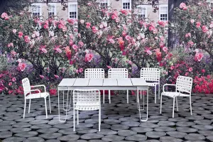 InOut 938 Outdoor Dining Table