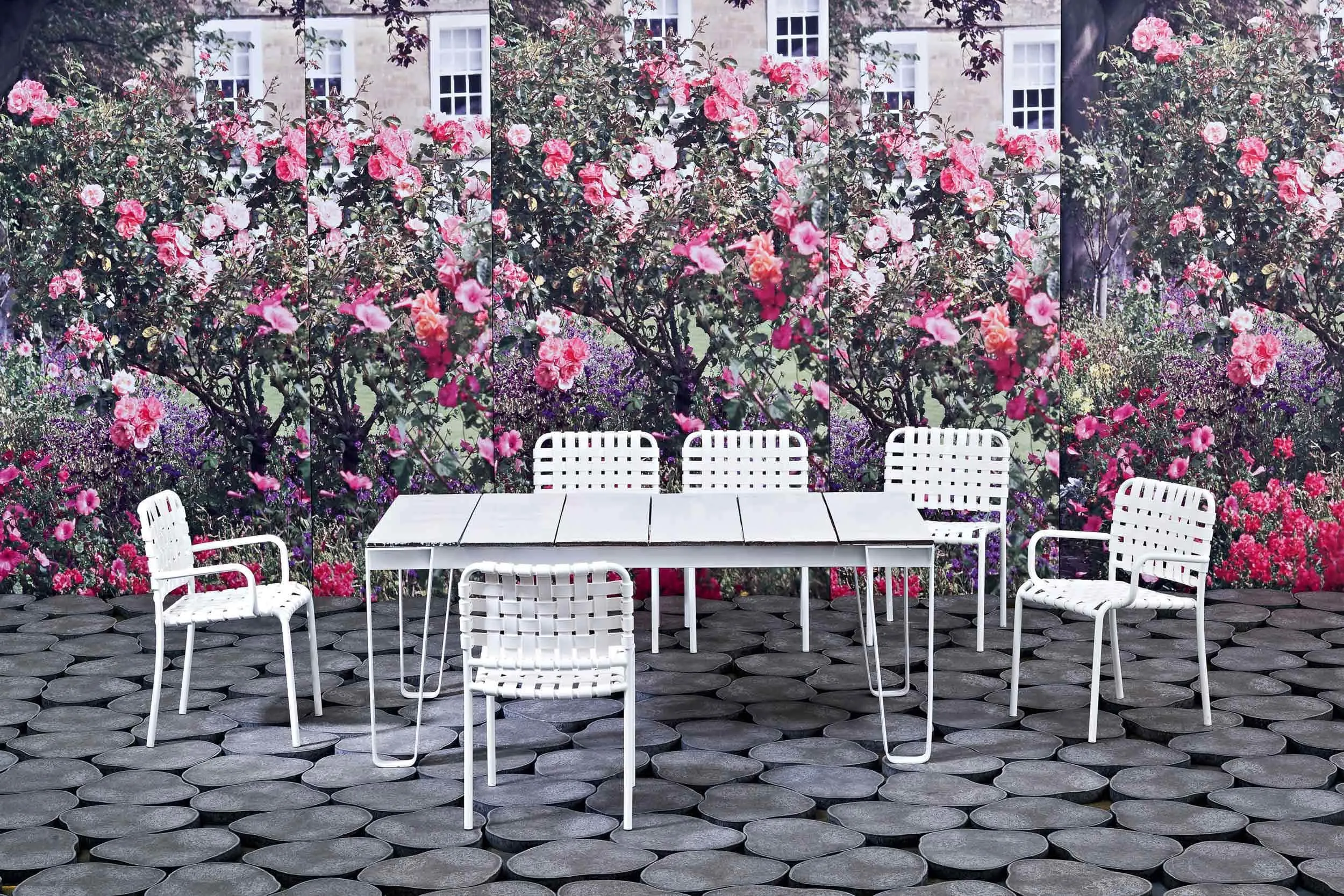 InOut 938 Outdoor Dining Table