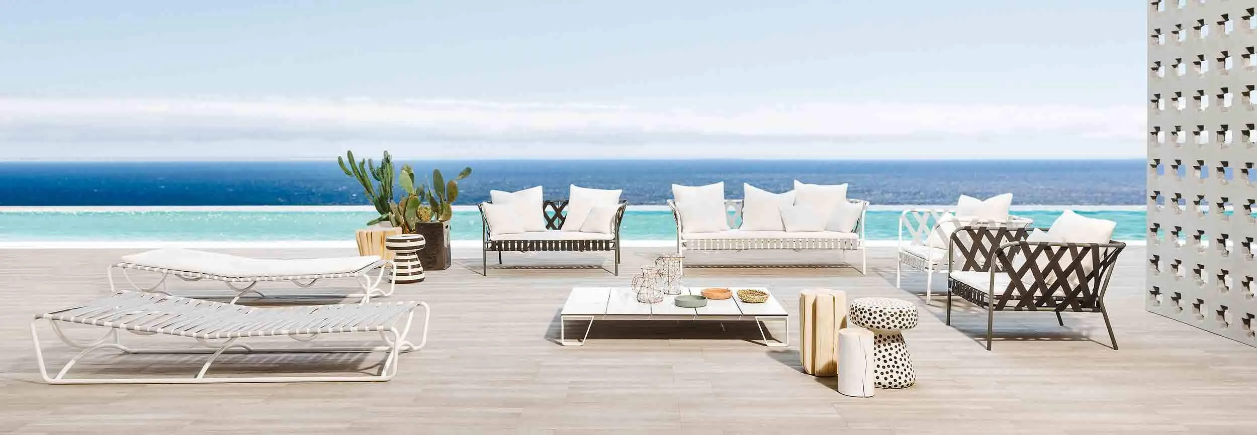 InOut 955 Outdoor Coffee Table