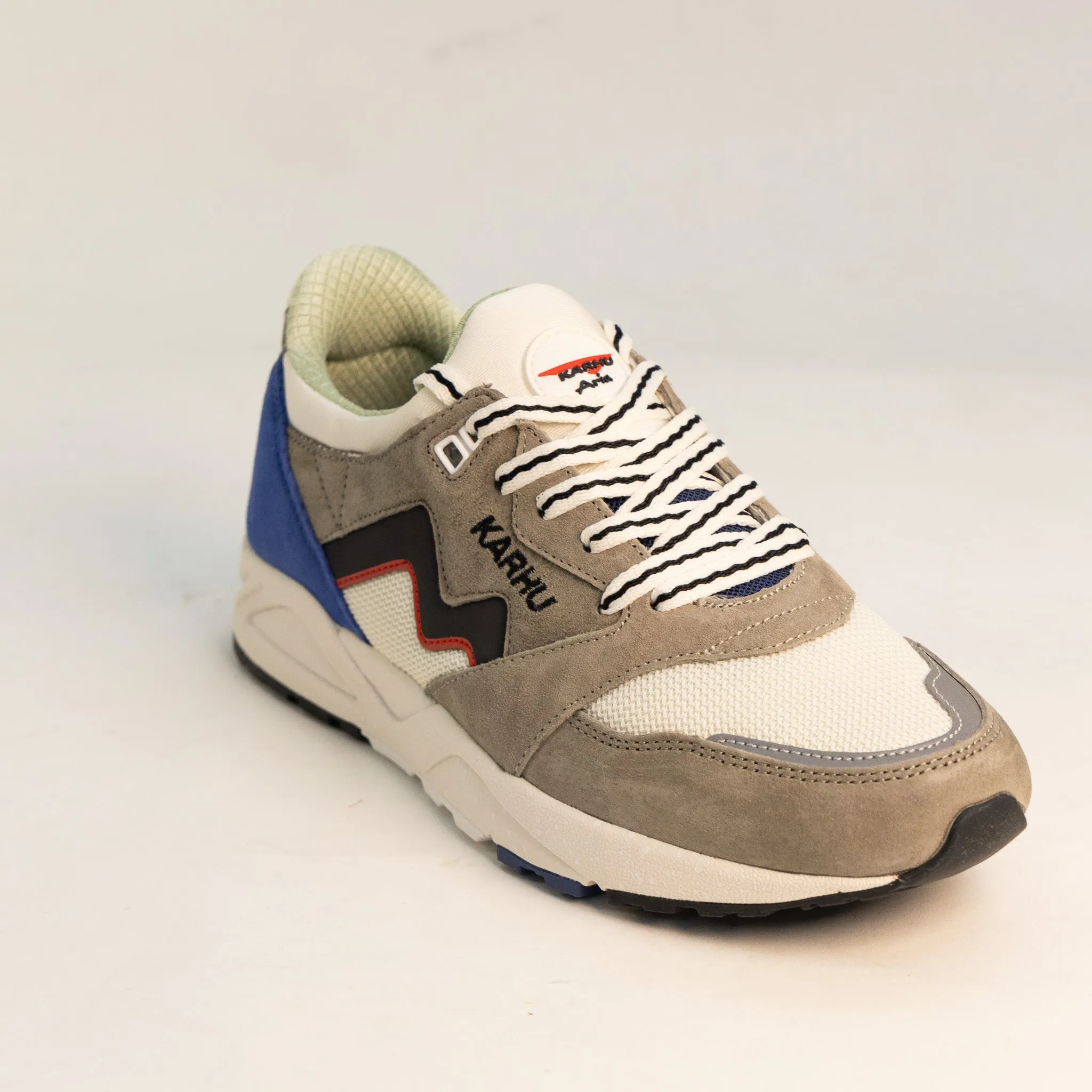 Karhu Aria 95 Cityscape Tones - Vetiver/Black