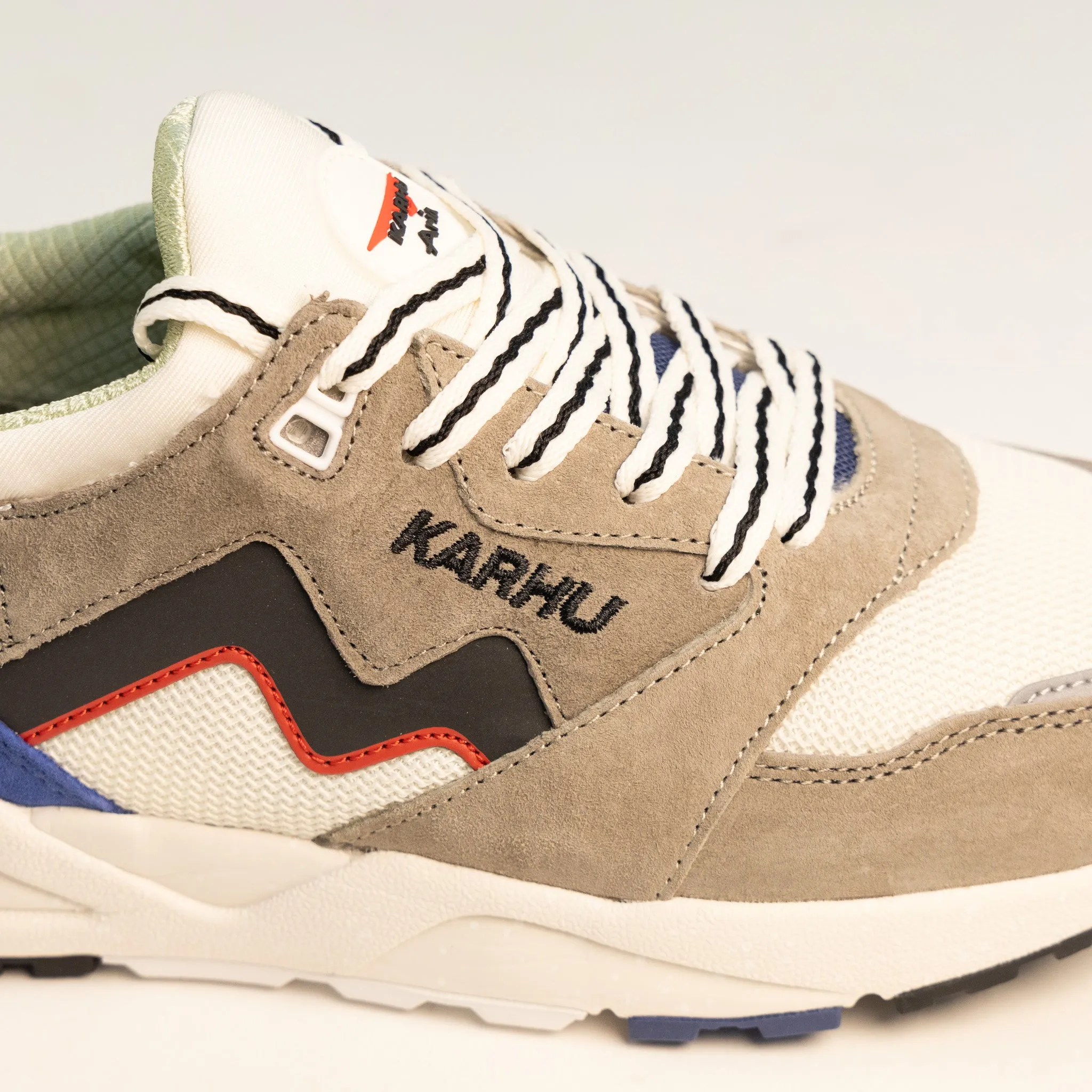 Karhu Aria 95 Cityscape Tones - Vetiver/Black