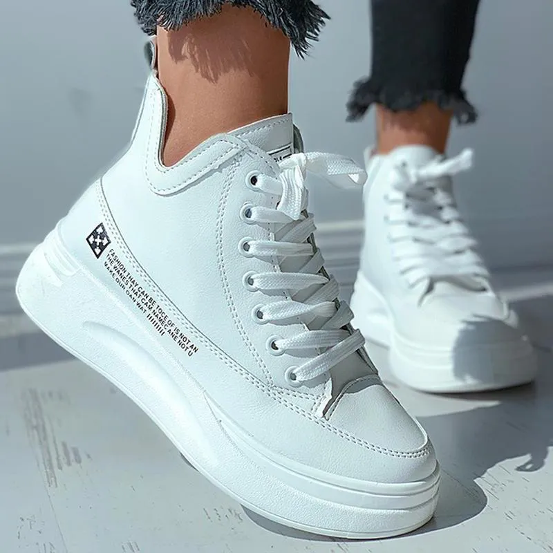 Letter Print Eyelet Lace-up Casual Sneakers