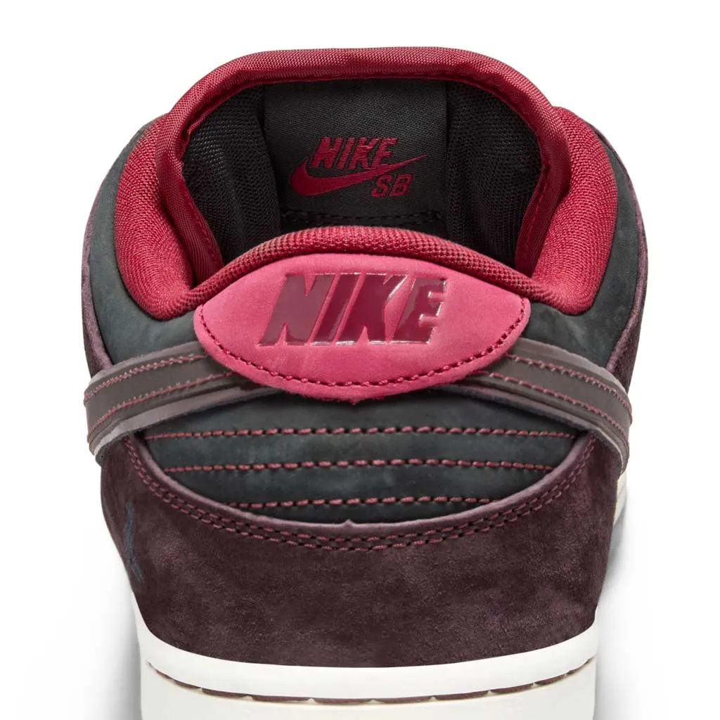 NIKE SB DUNK LOW PRO QUICKSTRIKE - MAHOGANY/DARK BEETROOT-TEAM RED-SAIL