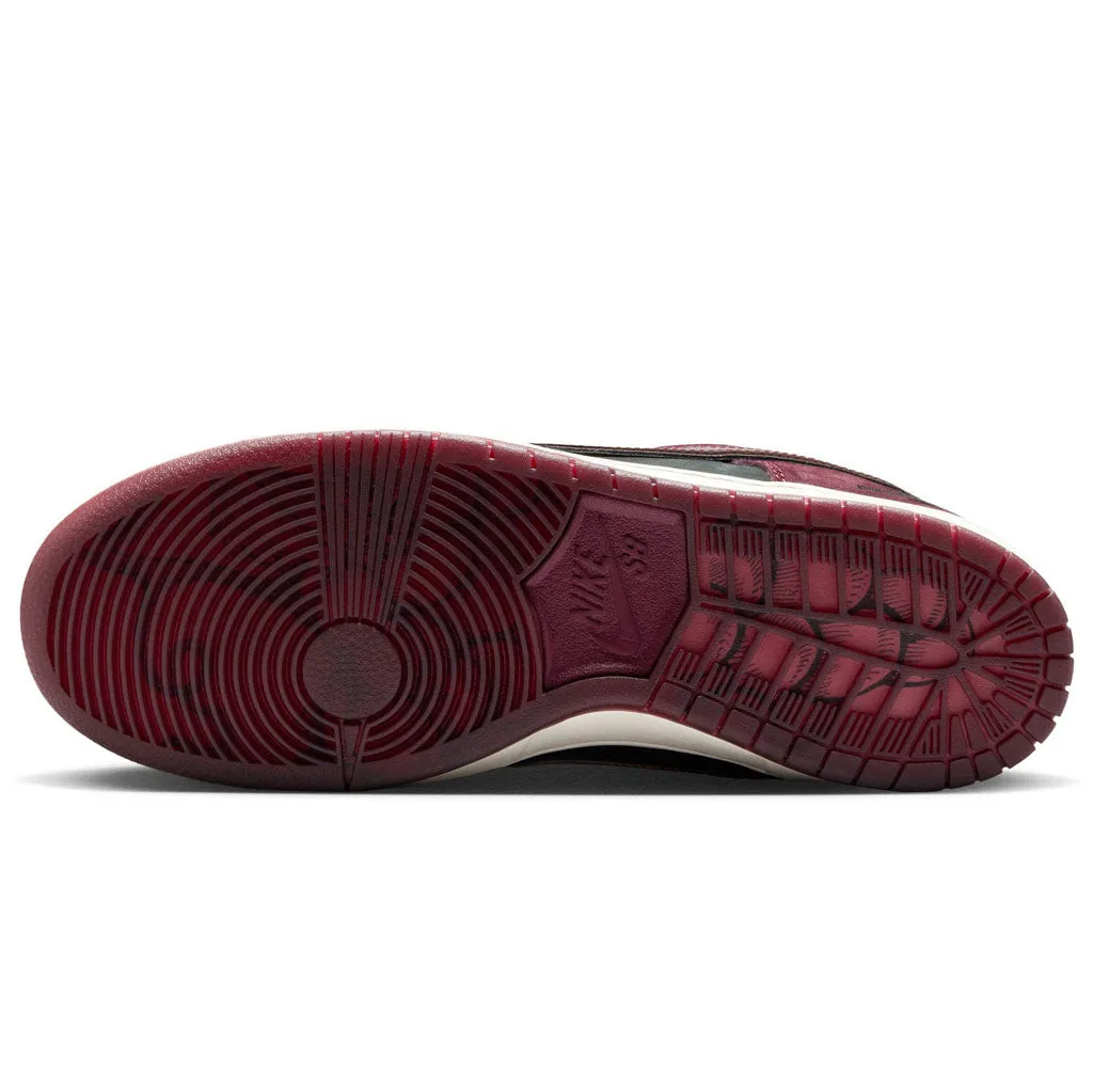 NIKE SB DUNK LOW PRO QUICKSTRIKE - MAHOGANY/DARK BEETROOT-TEAM RED-SAIL