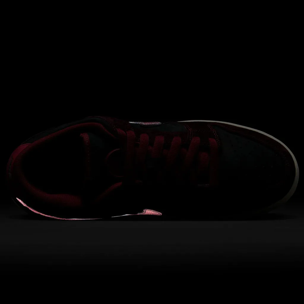 NIKE SB DUNK LOW PRO QUICKSTRIKE - MAHOGANY/DARK BEETROOT-TEAM RED-SAIL