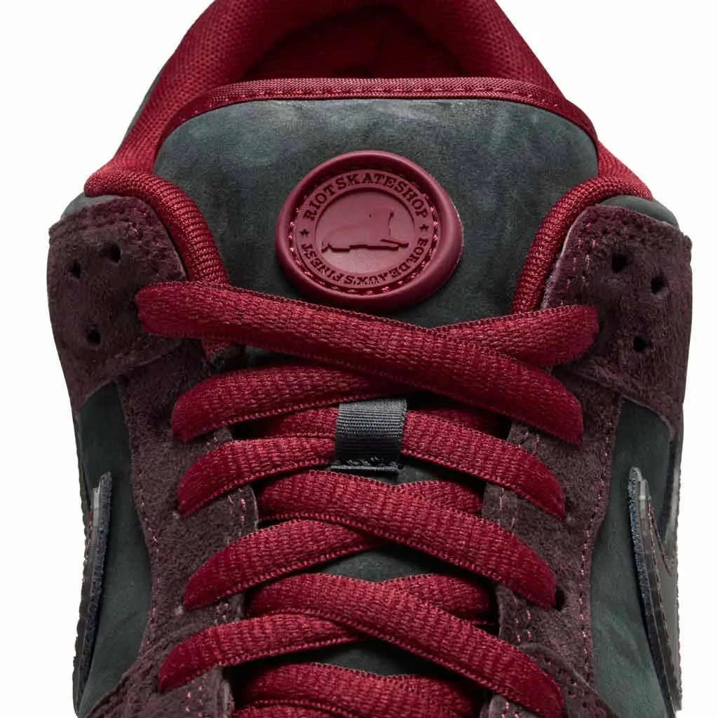 NIKE SB DUNK LOW PRO QUICKSTRIKE - MAHOGANY/DARK BEETROOT-TEAM RED-SAIL