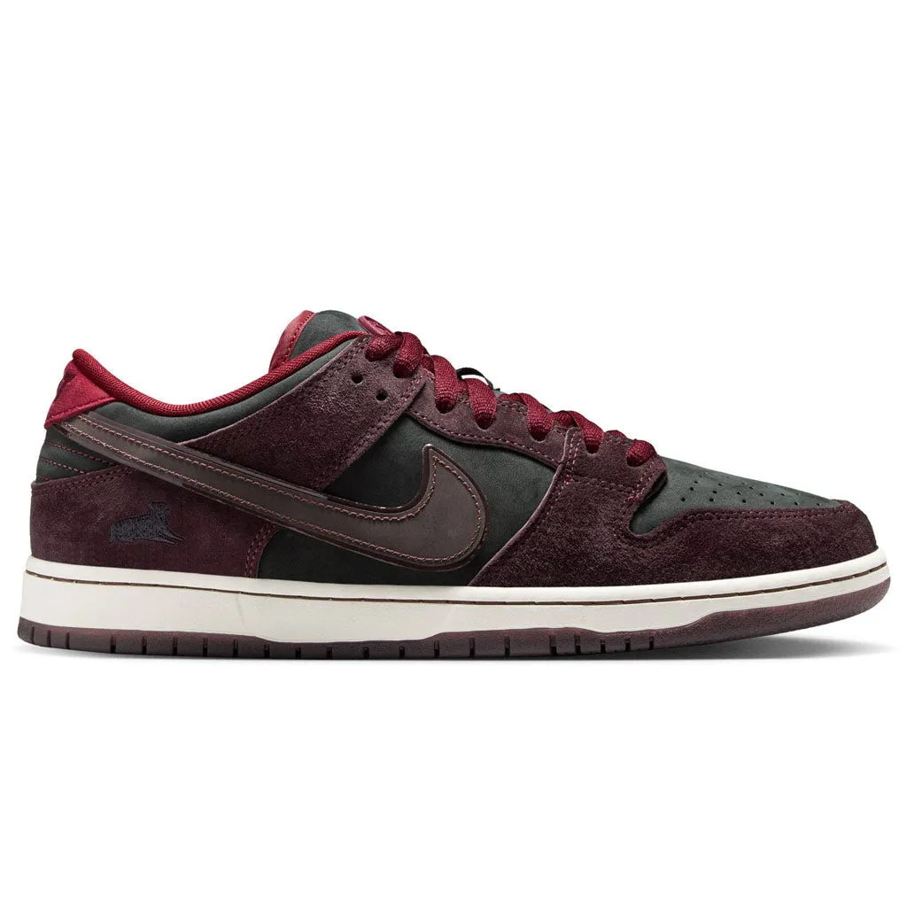 NIKE SB DUNK LOW PRO QUICKSTRIKE - MAHOGANY/DARK BEETROOT-TEAM RED-SAIL