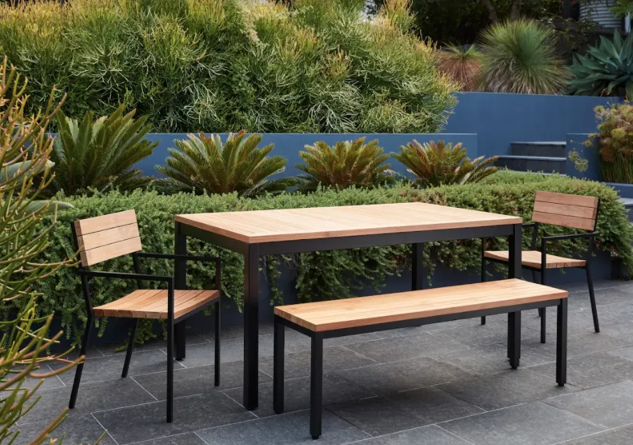 Outdoor Bob Bench