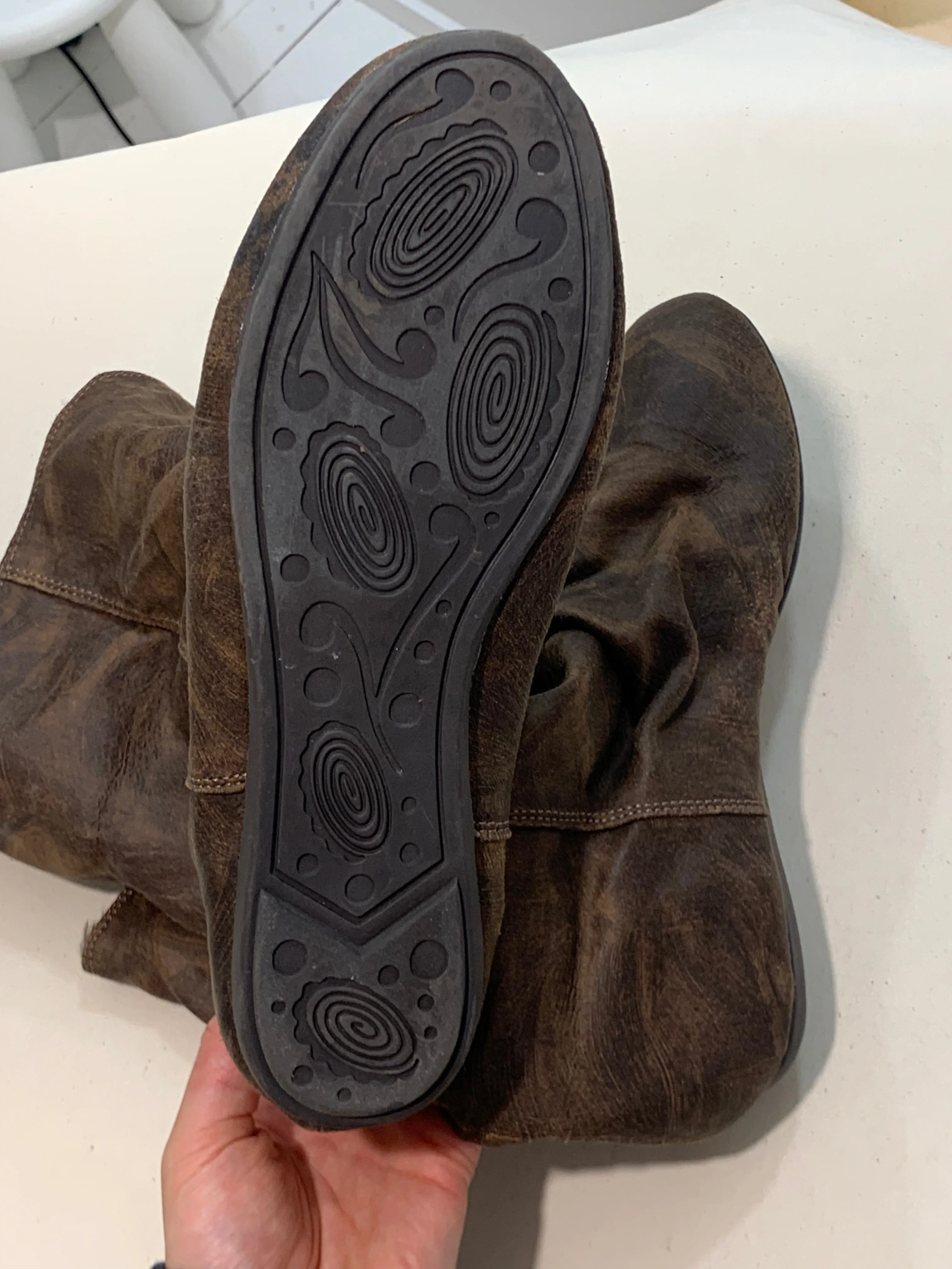 Painted pull-on boots, 37