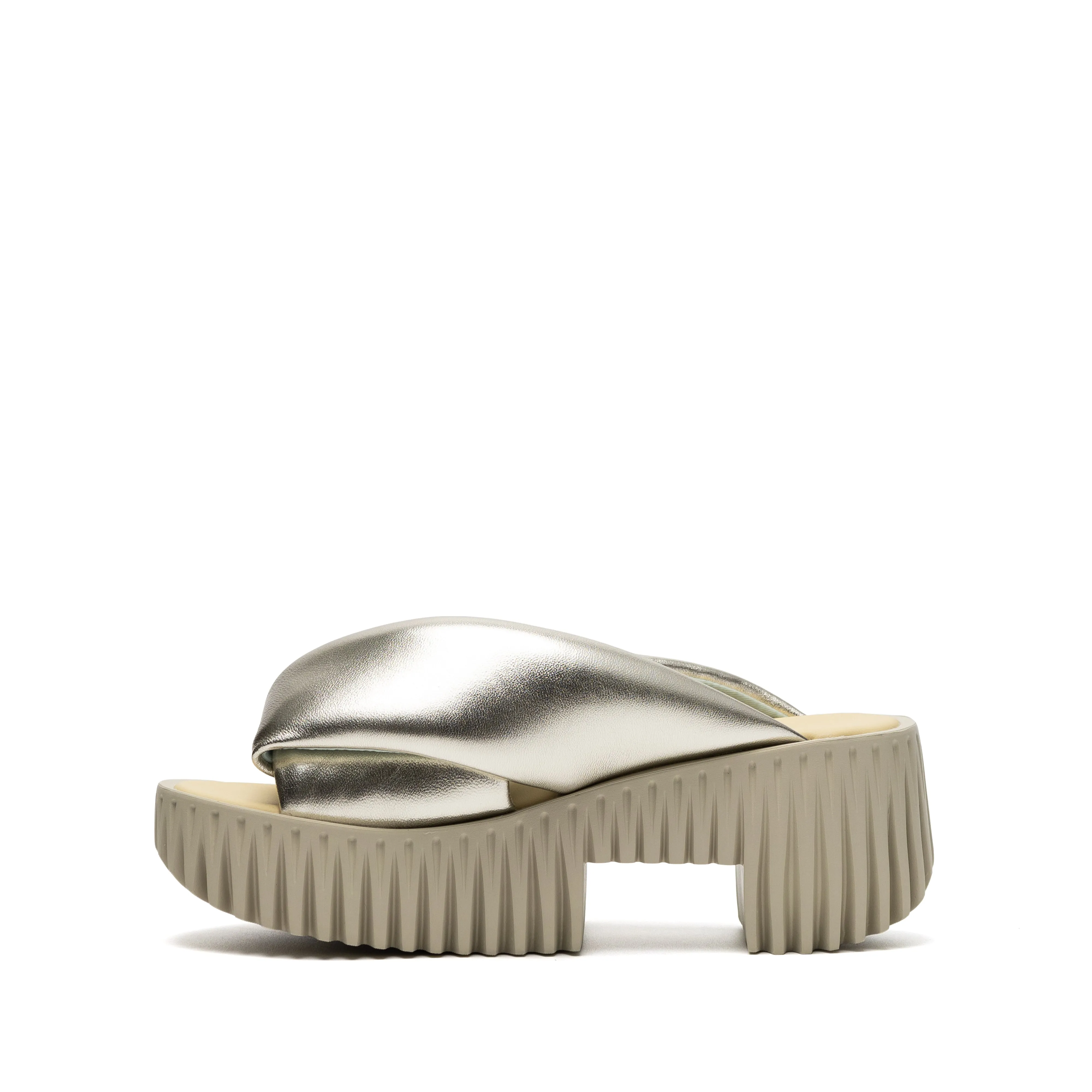 Plia Anda Sandal in Champagne