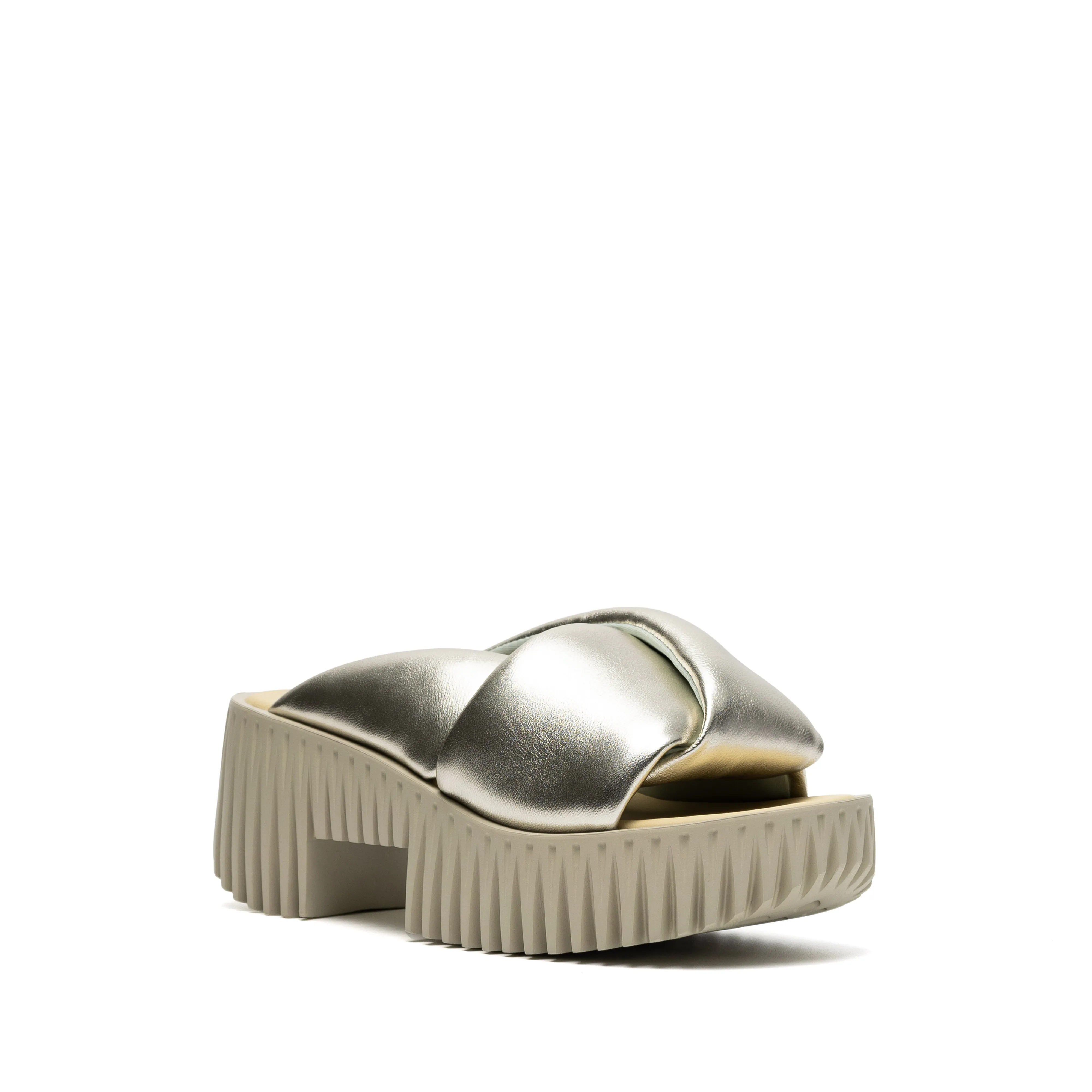 Plia Anda Sandal in Champagne