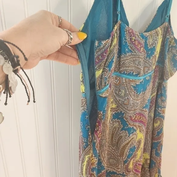 Poppy Garden sleeveless lightweight dress bright paisley colors accented w/ blue