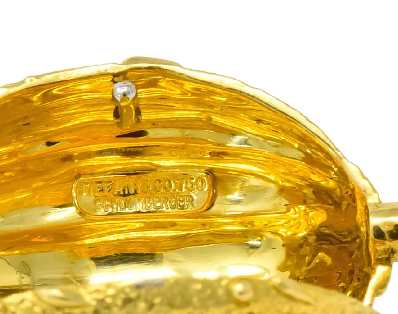 Schlumberger Tiffany & Co. Ruby 18 Karat Gold Walnut Pill Box Circa 1960