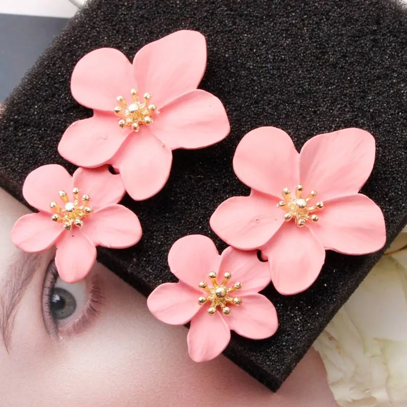 Solid Floral Pattern Drop Earrings