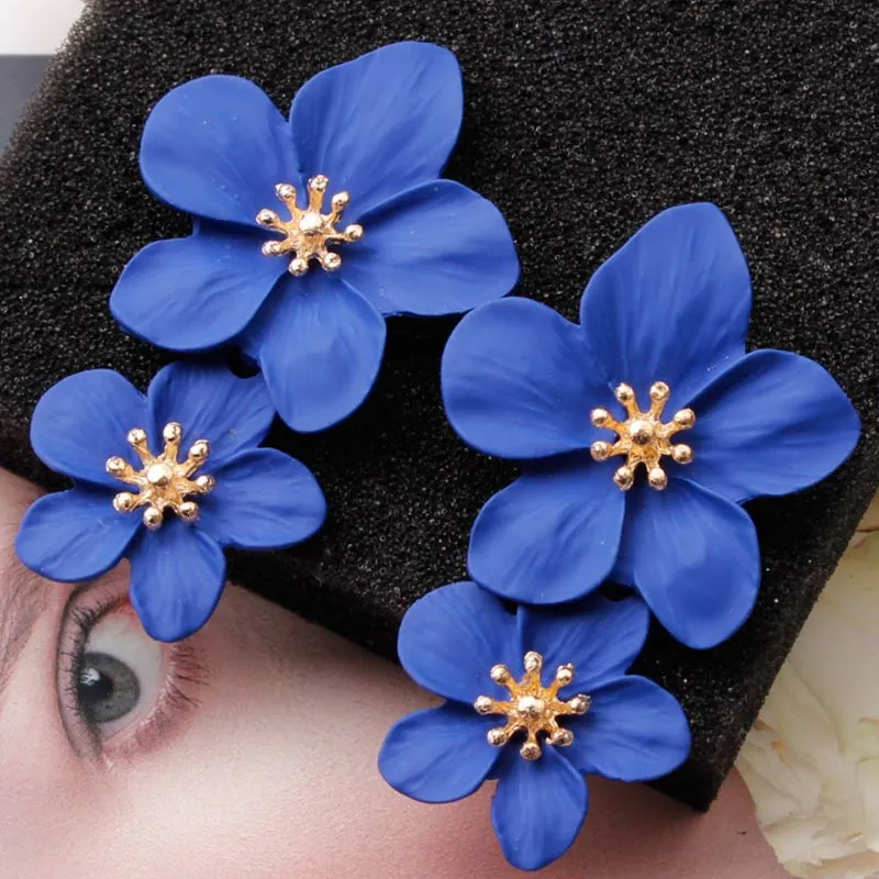 Solid Floral Pattern Drop Earrings