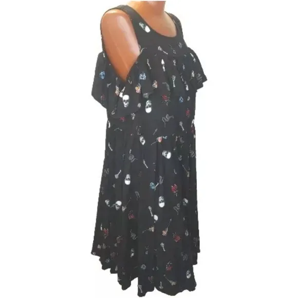 Torrid Challis Dress Woman Plus 1X Ruffled Cold Shoulder Skull Floral Black NWT
