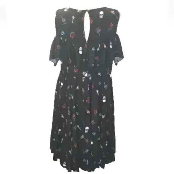 Torrid Challis Dress Woman Plus 1X Ruffled Cold Shoulder Skull Floral Black NWT