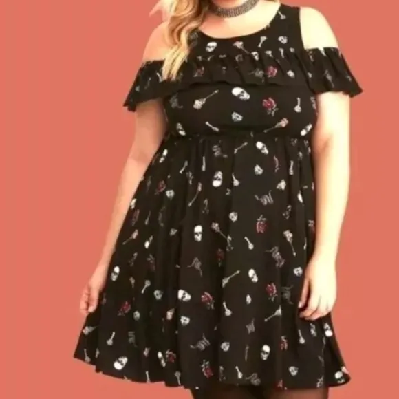 Torrid Challis Dress Woman Plus 1X Ruffled Cold Shoulder Skull Floral Black NWT