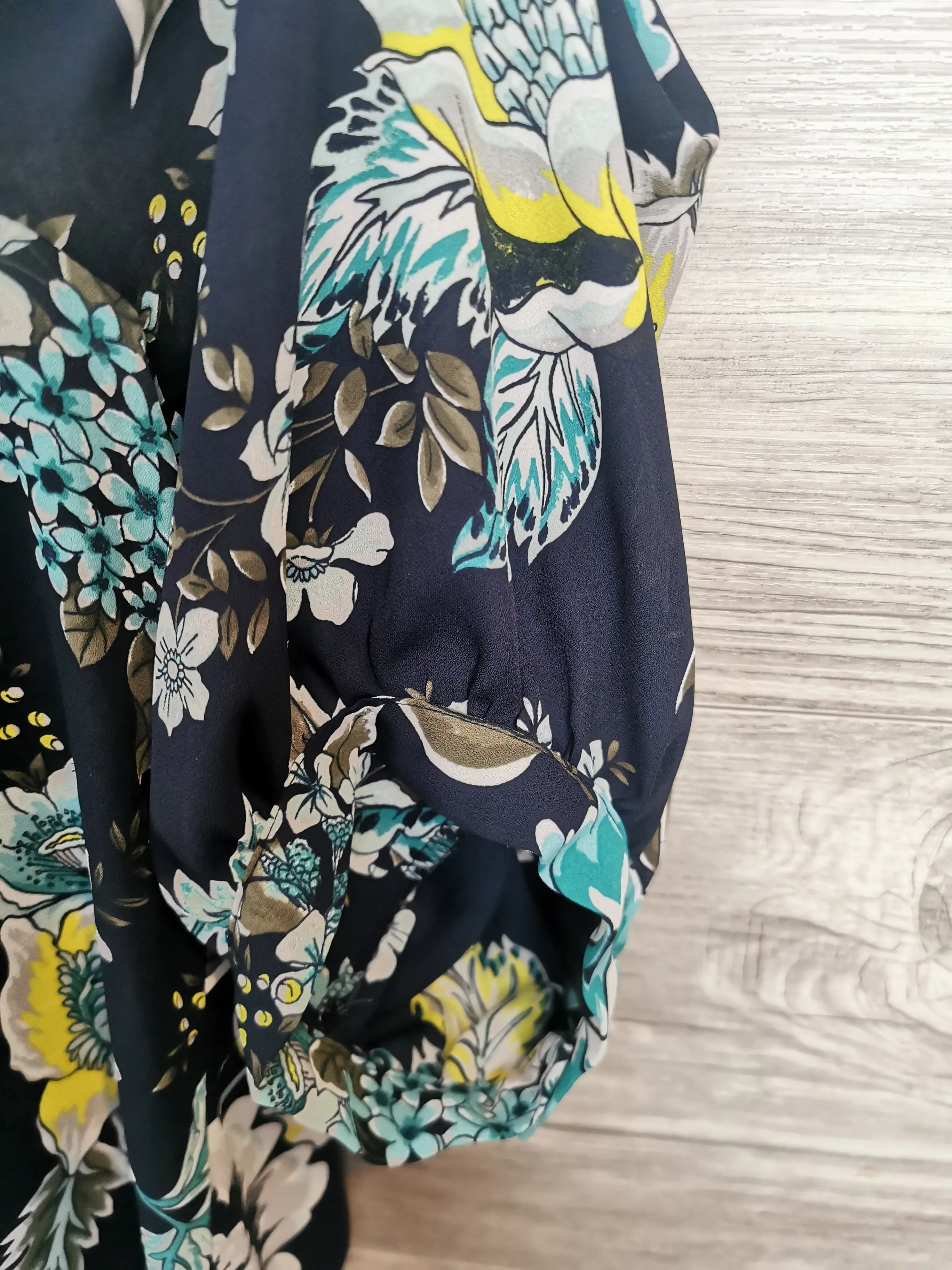 WOMENS PLUS SIZE (XL) LOFT, Lightweight Floral Dress Top EUC B34
