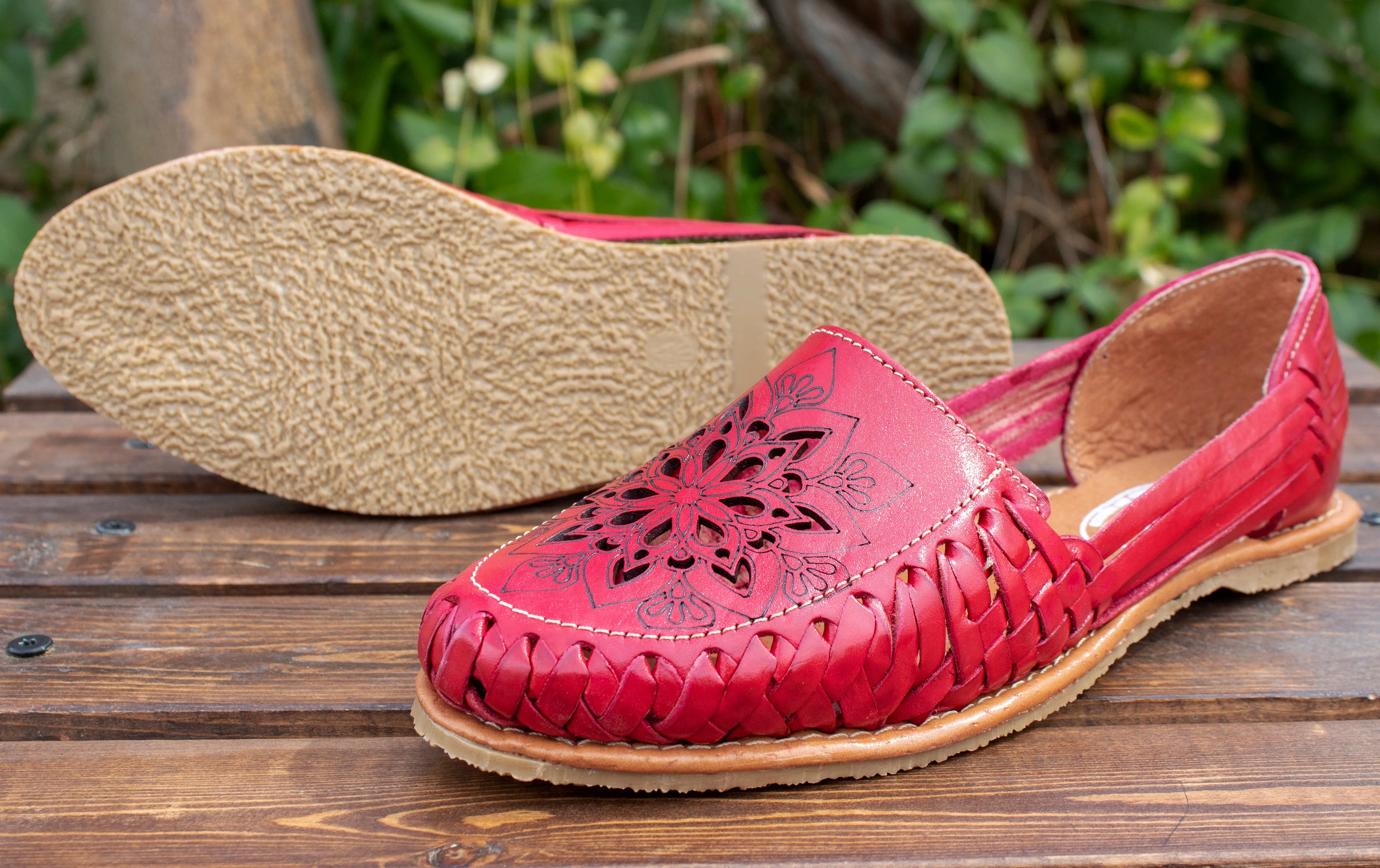 WOMENS RED LEATHER STAMPED HUARACHE MEXICAN SANDAL