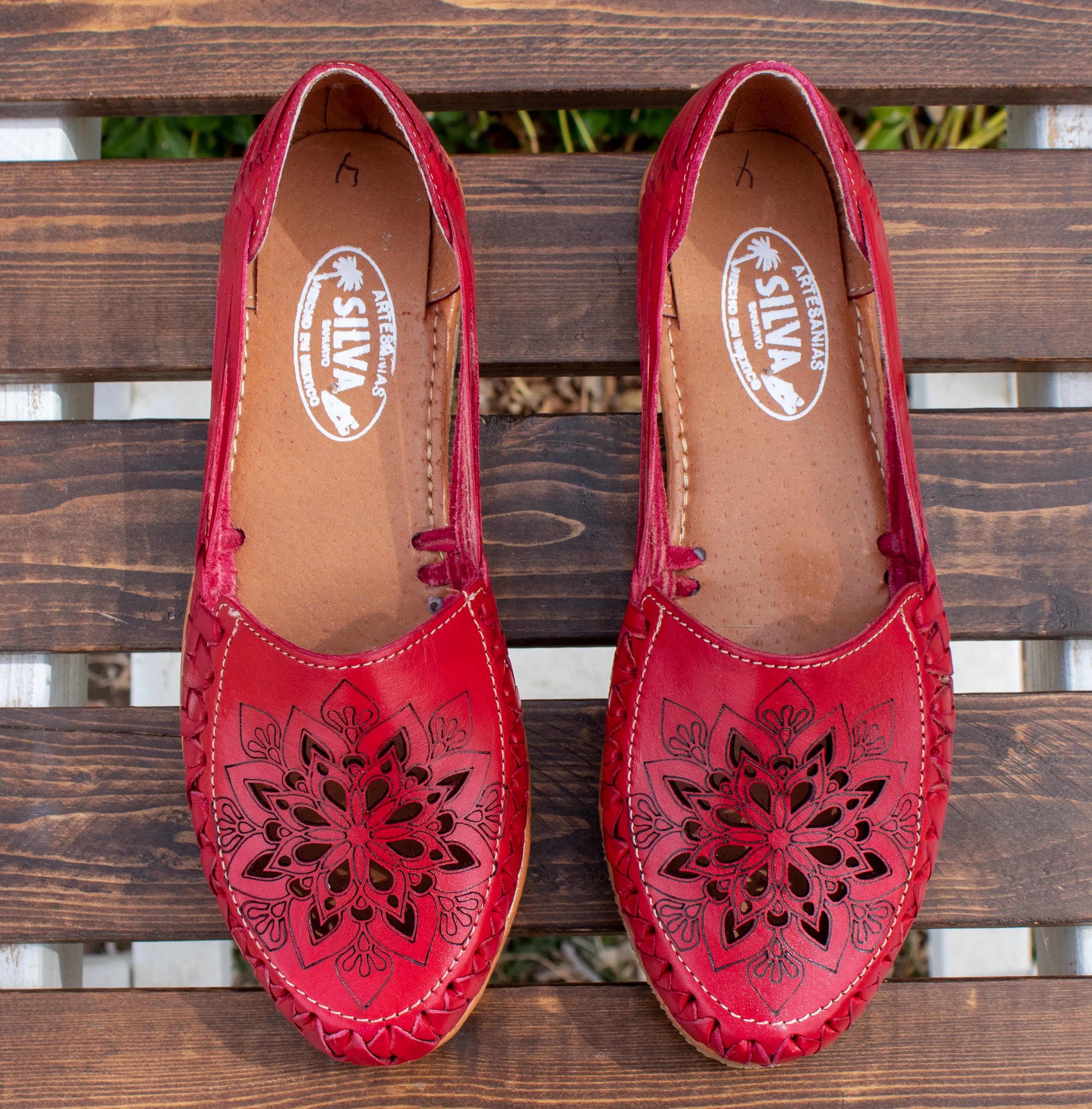 WOMENS RED LEATHER STAMPED HUARACHE MEXICAN SANDAL
