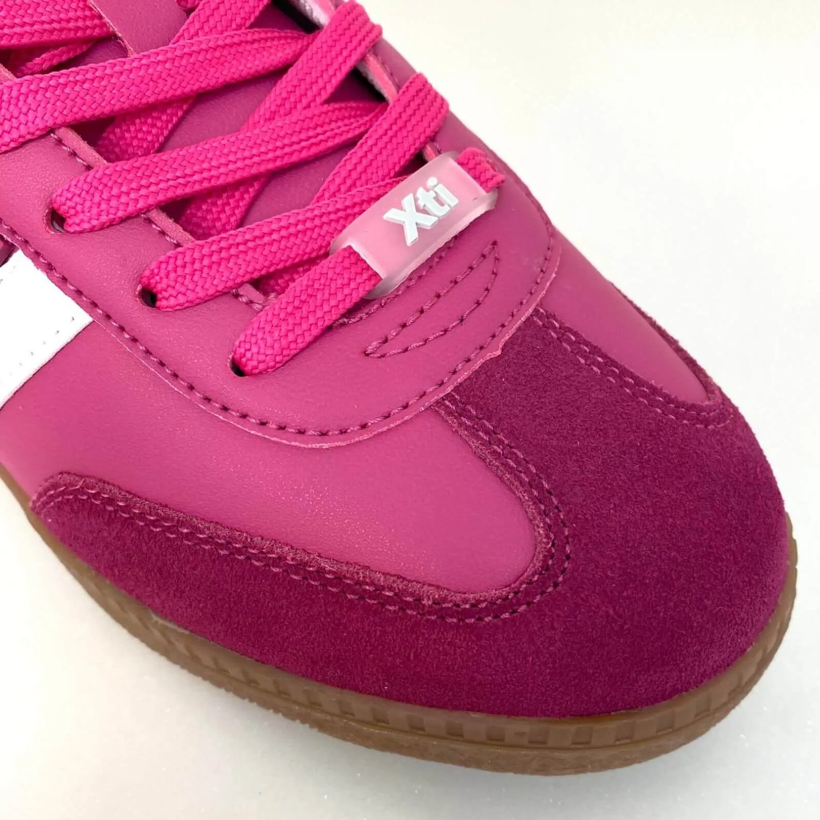 XTI Fuchsia Pink Slim Line Gum Sole Sneakers